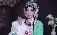 戏曲的角色分为哪四大行当(戏曲角色分类:了解四大行当是什么?)